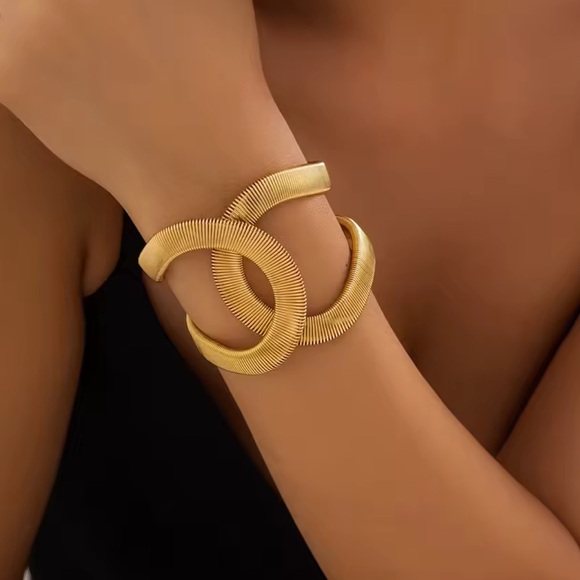 Gypsy Twisted Elegant Gold Bracelet - Picture 3 of 6